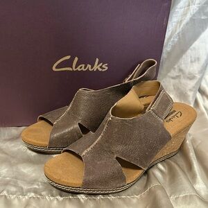 Clarks brown wedge sandals NIB, NEW. Size 8. Create a bundle & Save!!